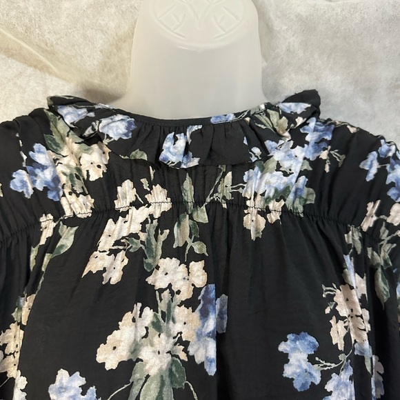 H&M Floral Dress, Size Medium, 3/$25 - Picture 3 of 9